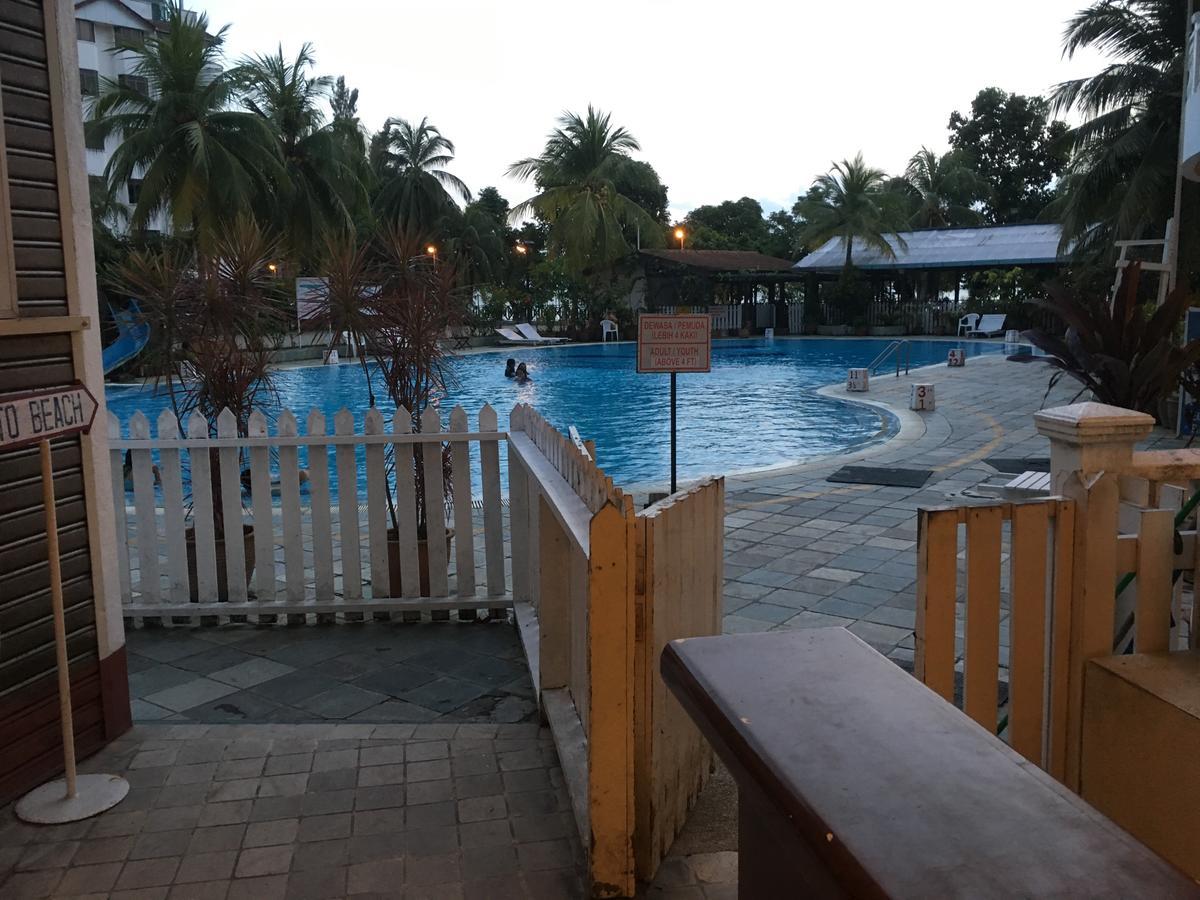 Bayu Beach Resort Port Dickson Extérieur photo
