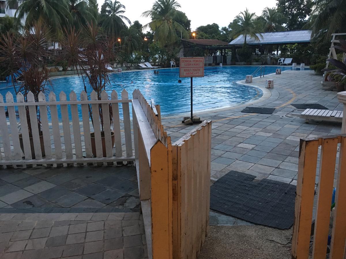 Bayu Beach Resort Port Dickson Extérieur photo